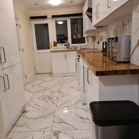 Umbrella Properties London Excel Экстерьер фото