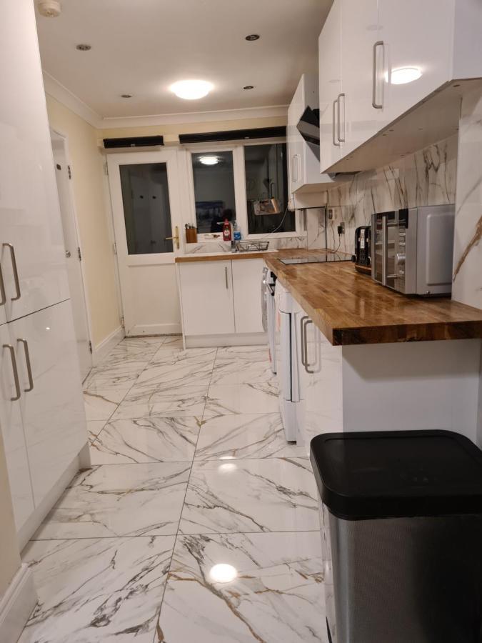 Umbrella Properties London Excel Экстерьер фото