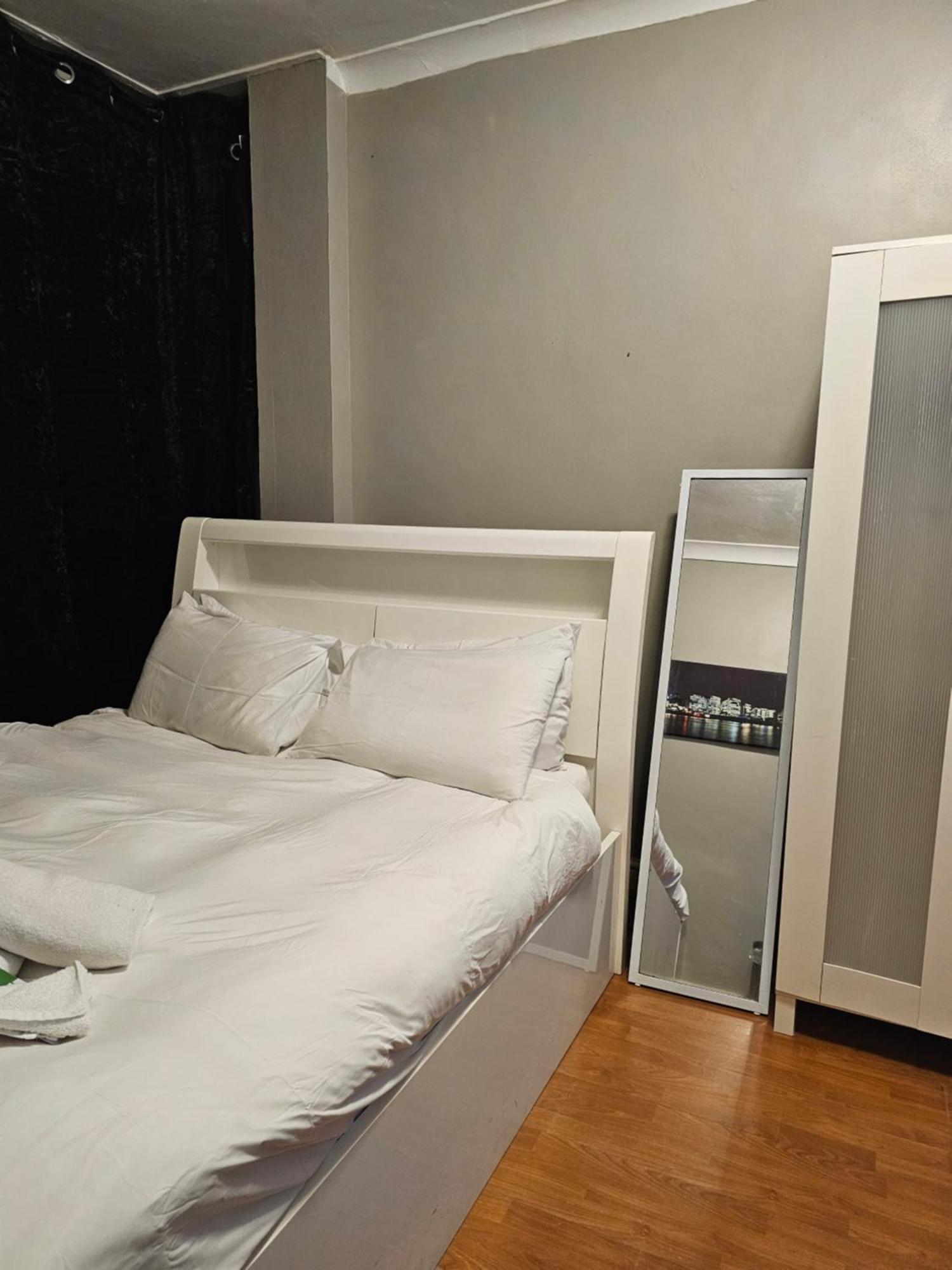Umbrella Properties London Excel Экстерьер фото