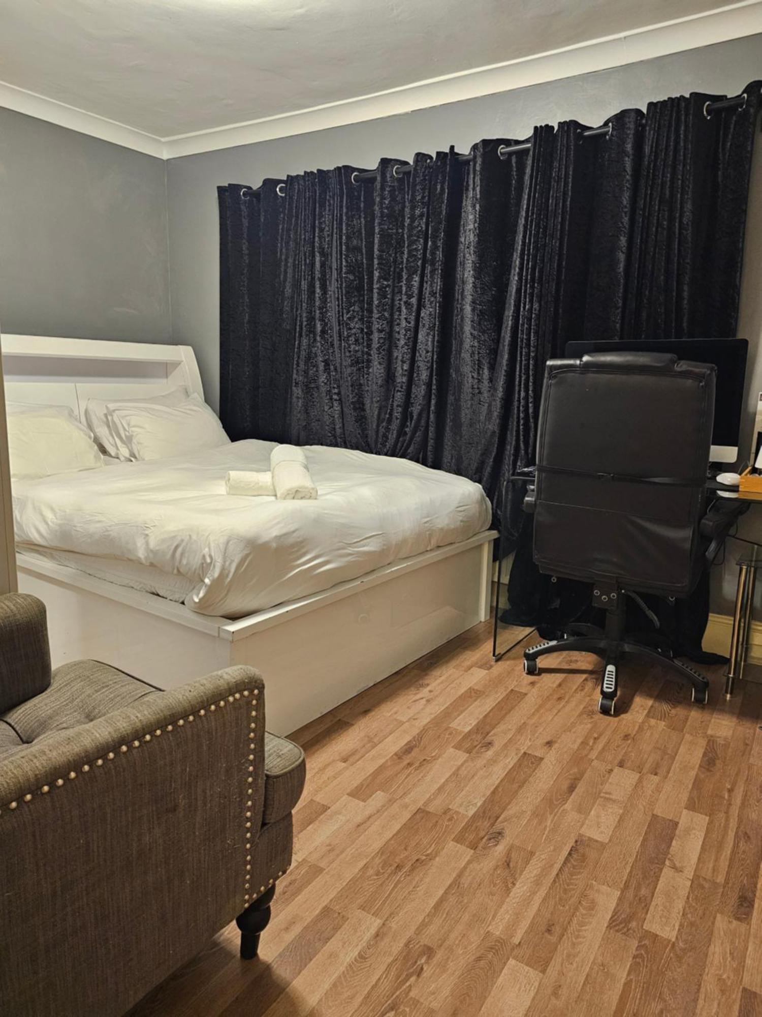 Umbrella Properties London Excel Экстерьер фото